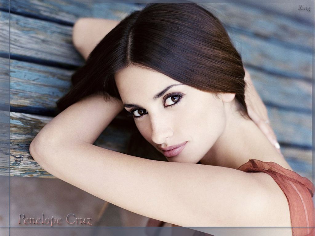 http://www.space-fox.com/wallpapers/celebs/penelope-cruz/penelope_cruz_51.jpg